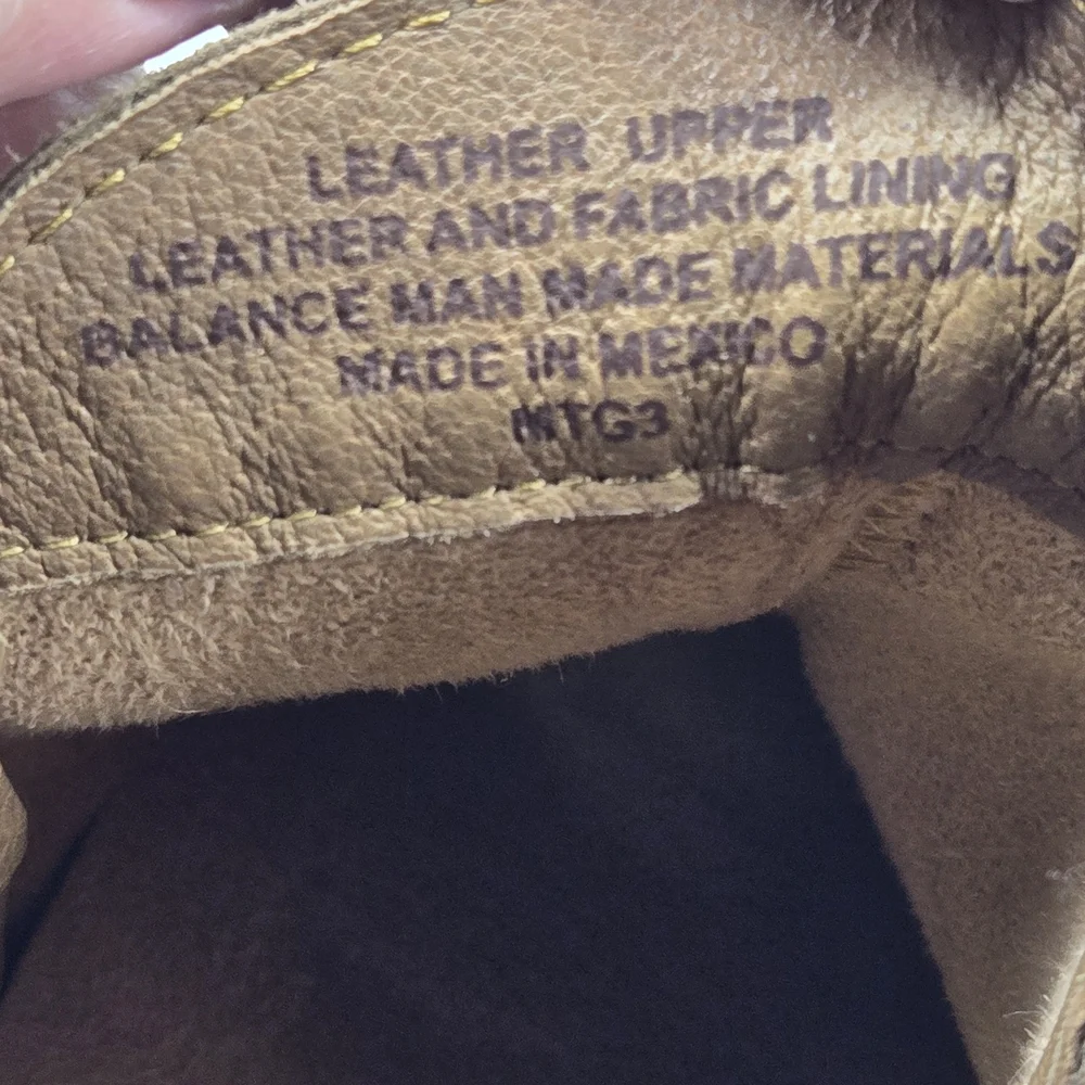 Born Malta II Zip-up Chelsea Taupe Distressed Taupe Ankle Booties Boots Size 6.5 - Picture 10 of 11